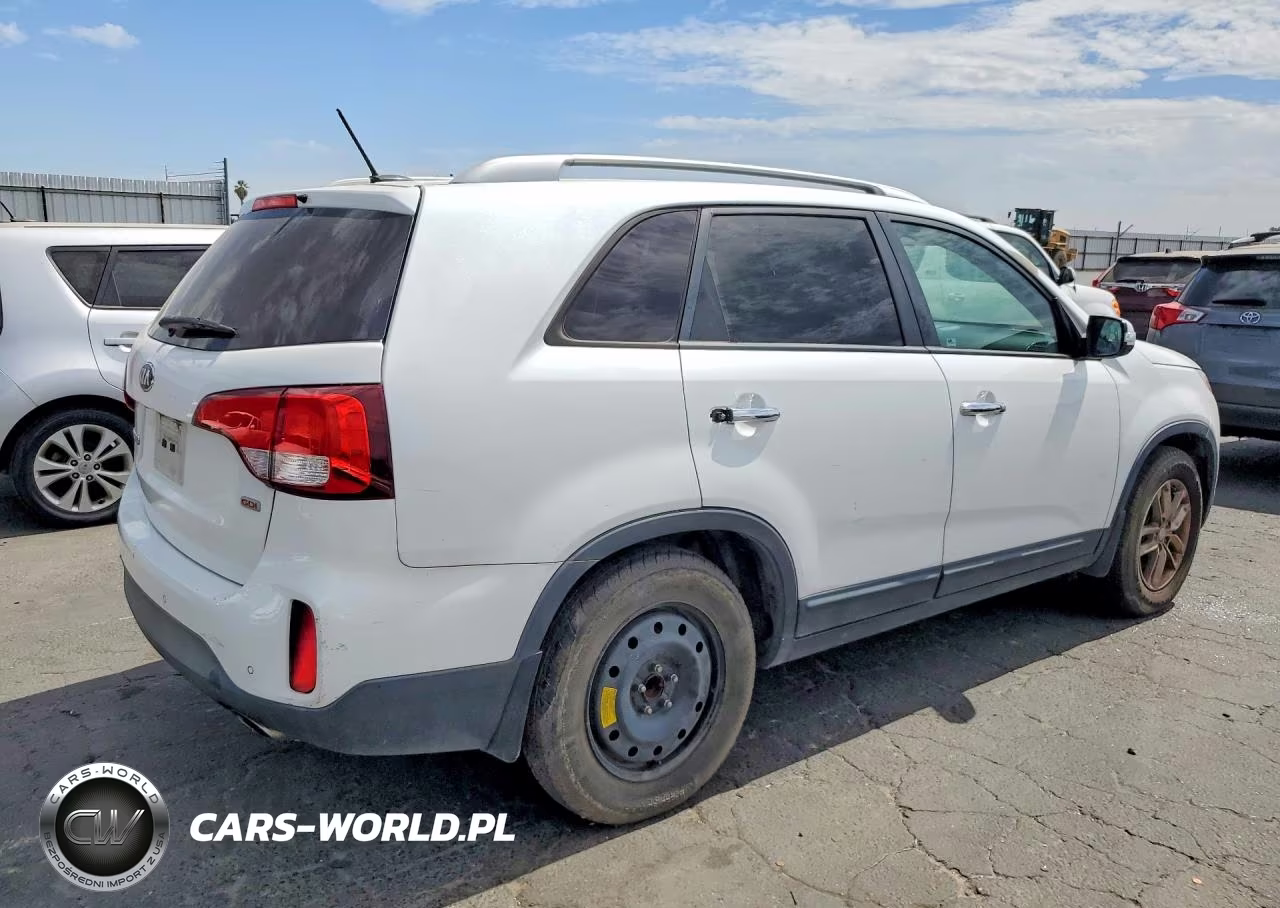 2015 Kia Sorento Lx VIN:5XYKT4A68FG591160 - 3