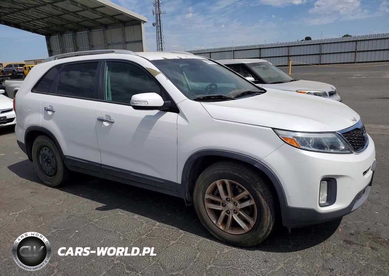 2015 Kia Sorento Lx VIN:5XYKT4A68FG591160 - 4