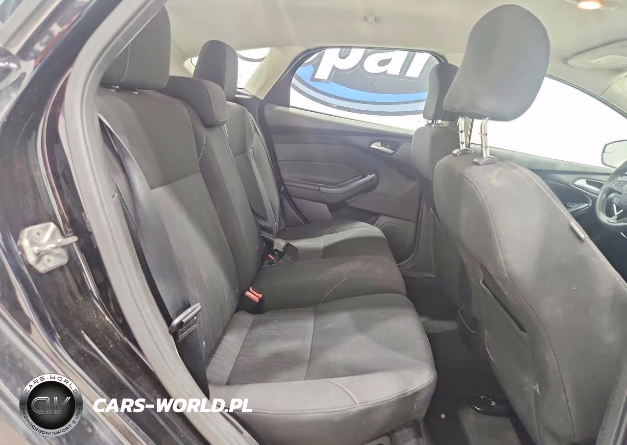 2016 Ford Focus Se VIN:1FADP3K21GL272083 - 10
