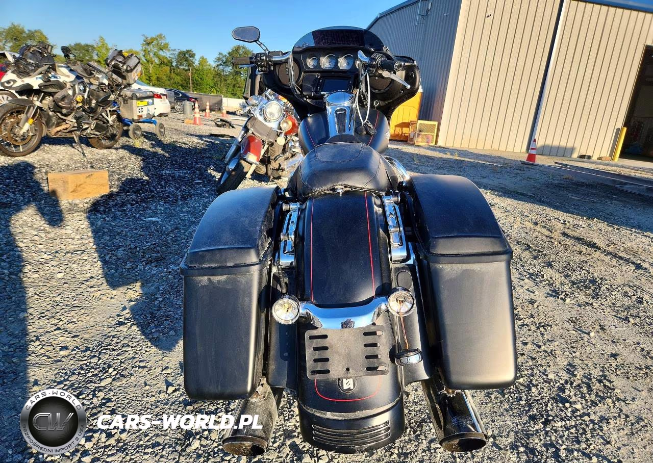 2015 Harley-Davidson Flhxs Street Glide Special VIN:1HD1KRM33FB676347 - 4