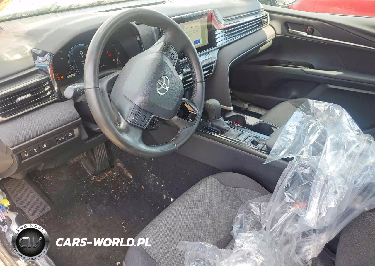 2025 Toyota Camry Le VIN:4T1DAACK9SU102583 - 8