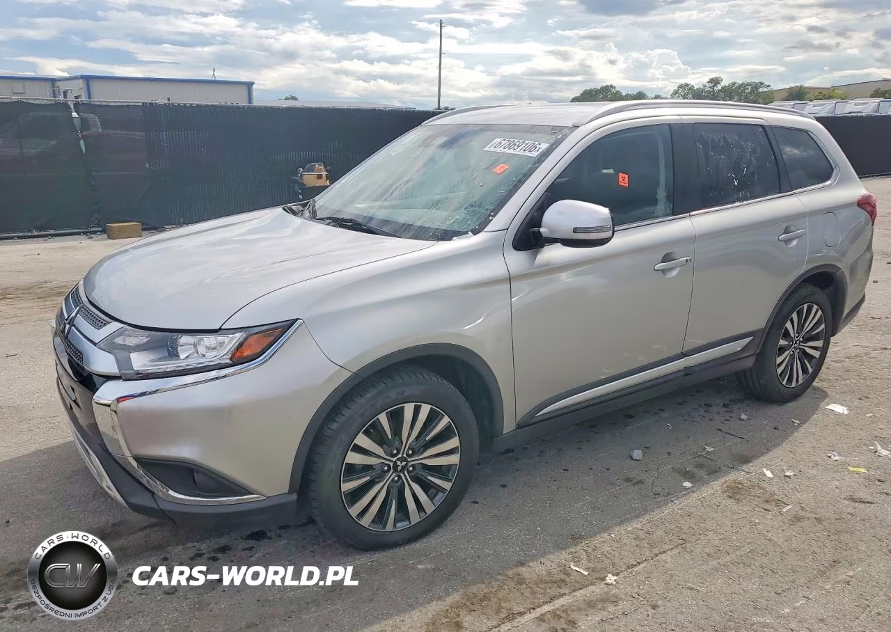 2020 Mitsubishi Outlander Se – zdjęcie 1 z 13