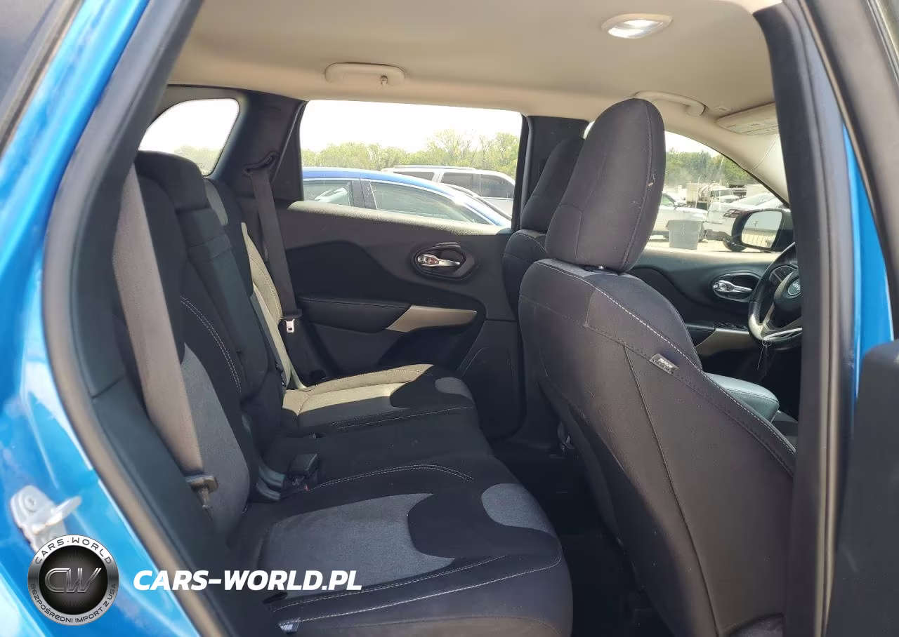 2018 Jeep Cherokee Latitude VIN:1C4PJLCB5JD538617 - 11