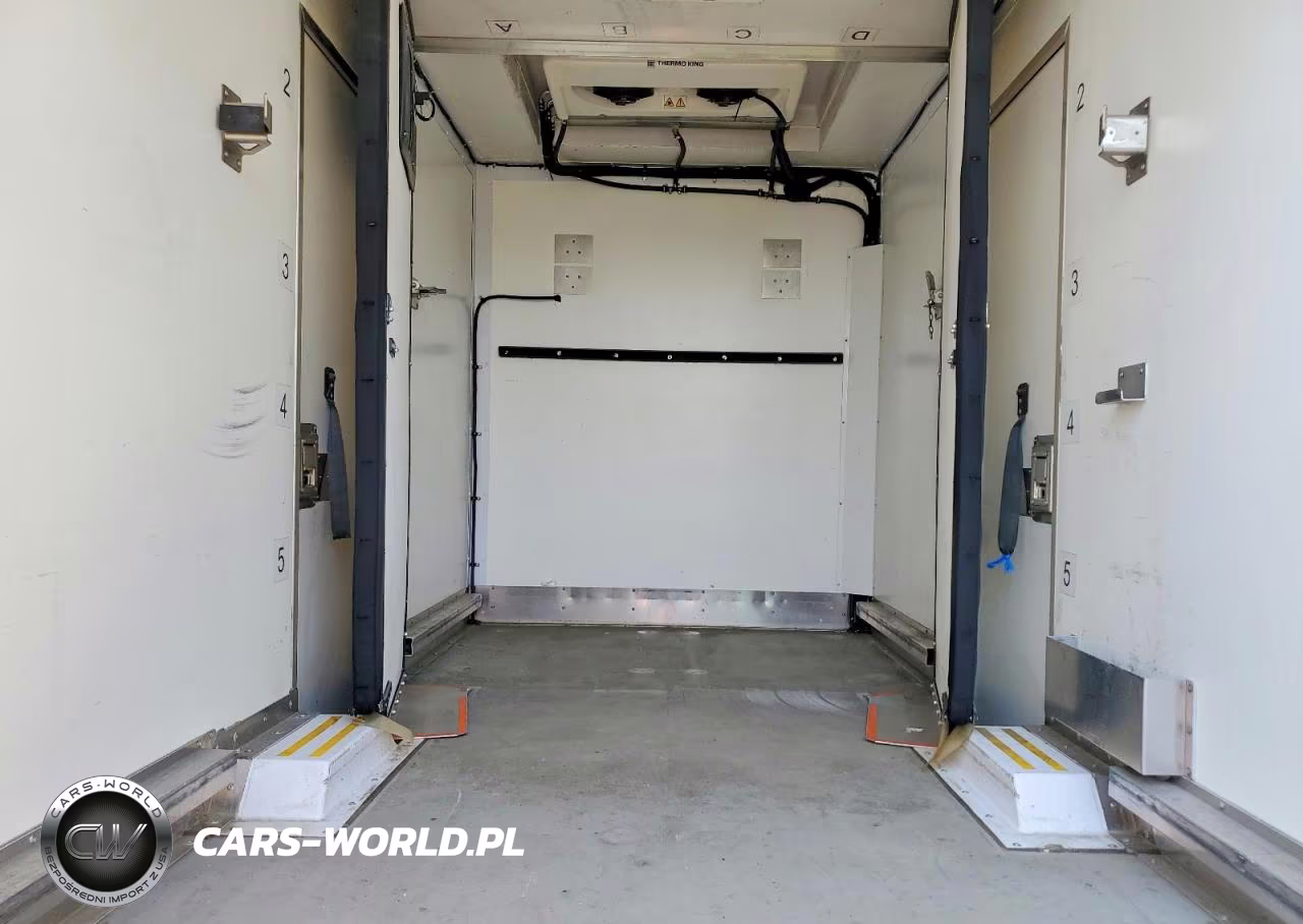 2023 Ford Transit Refrigerated Box Truck VIN:1FDBW5ZG4PKA11016 - 10