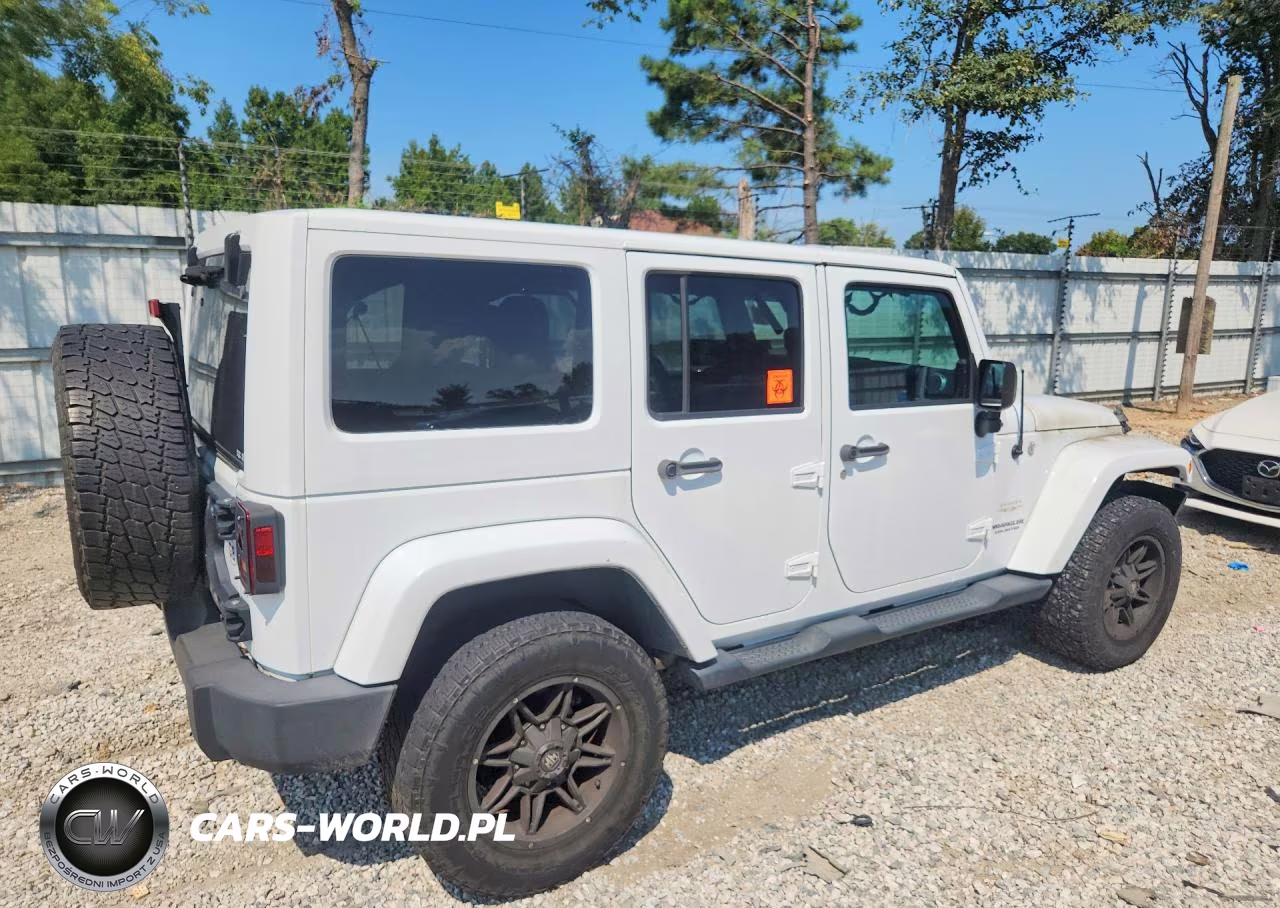 2013 Jeep Wrangler Unlimited Sahara VIN:1C4HJWEG9DL525121 - 3