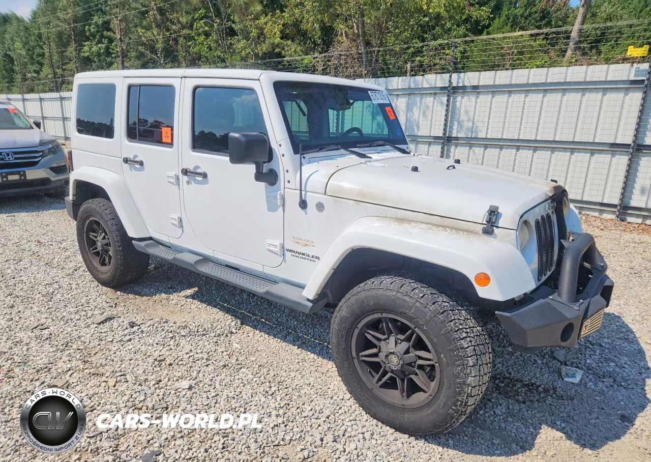 2013 Jeep Wrangler Unlimited Sahara VIN:1C4HJWEG9DL525121 - 4