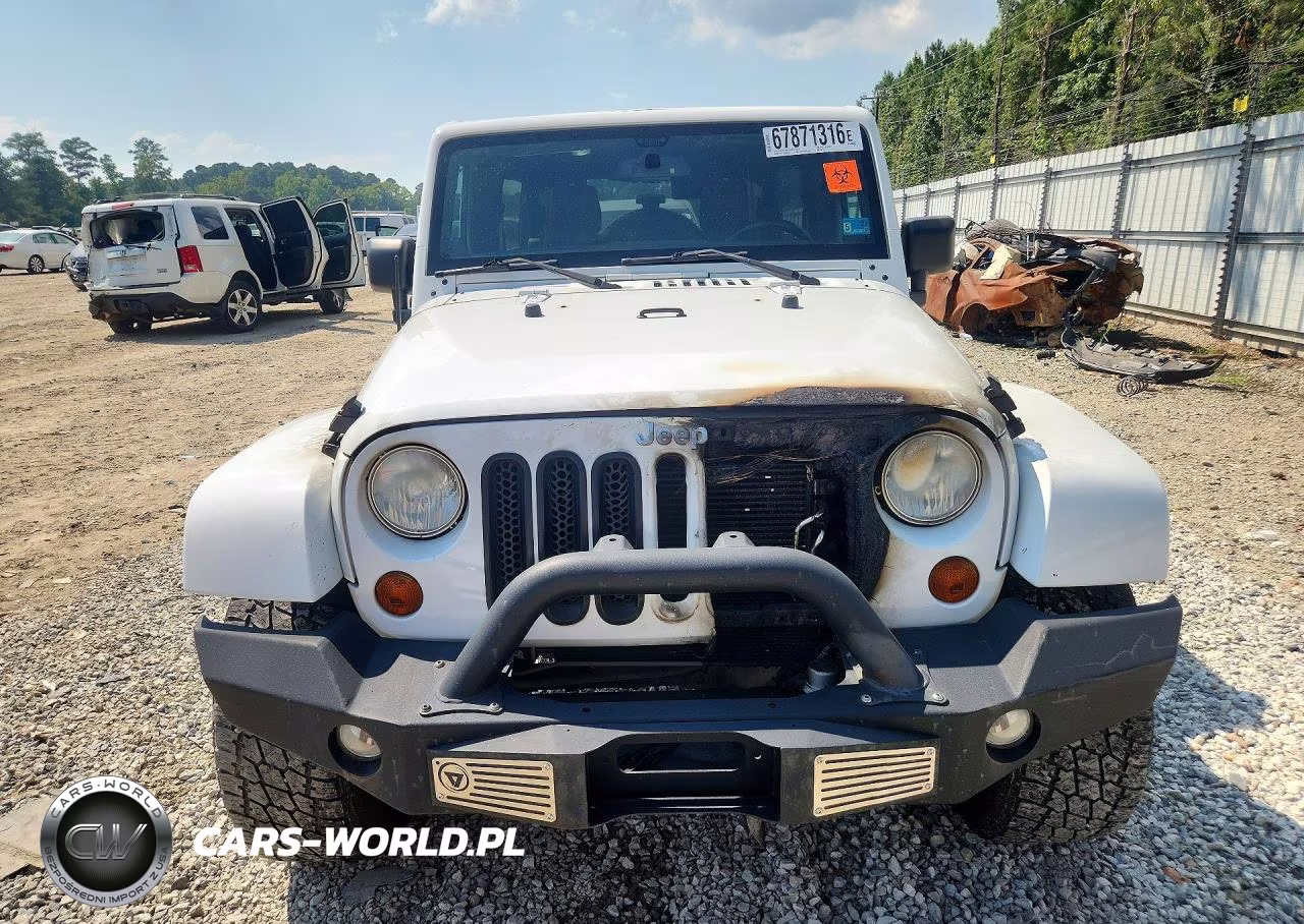 2013 Jeep Wrangler Unlimited Sahara VIN:1C4HJWEG9DL525121 - 5