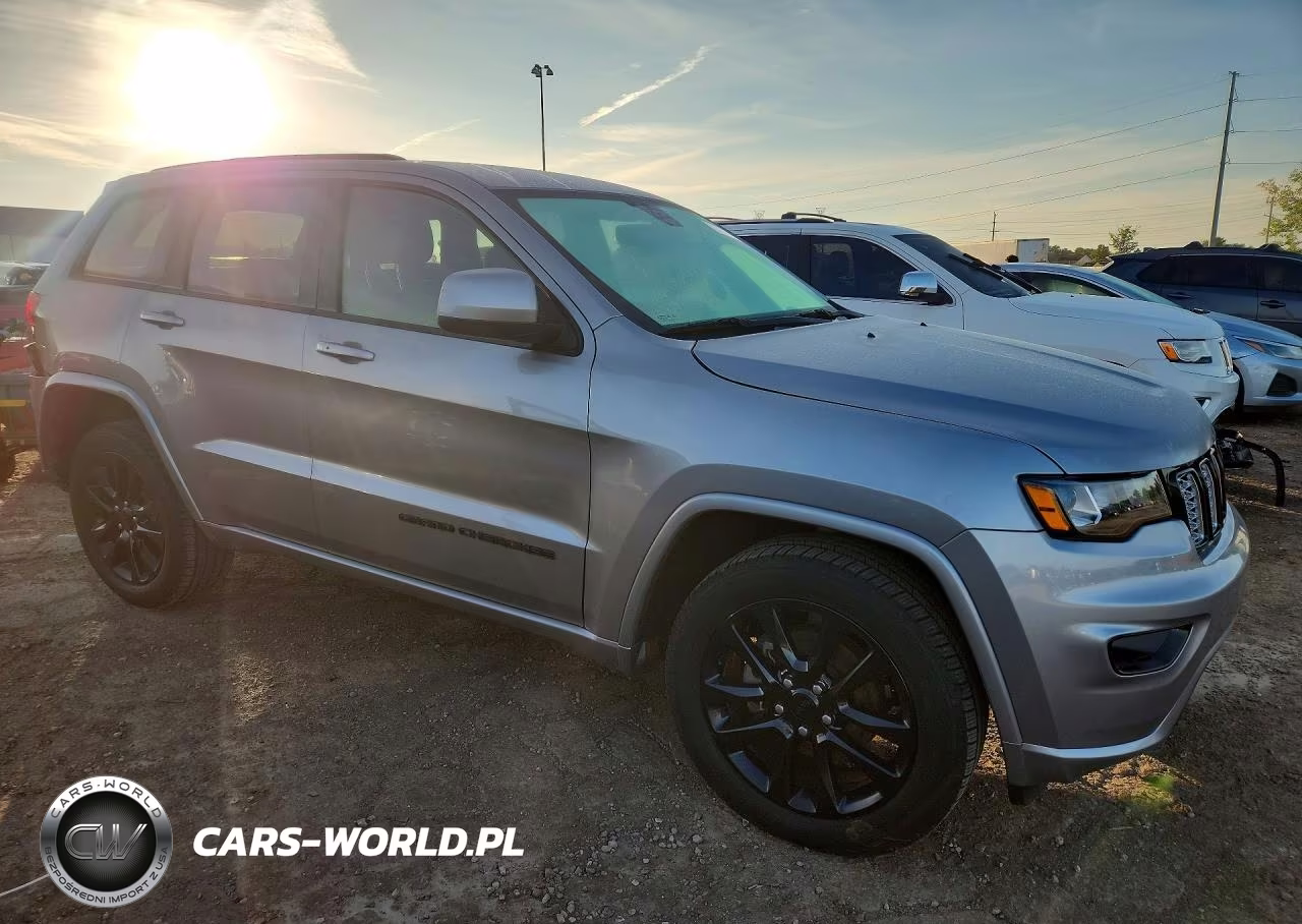 2017 Jeep Grand Cherokee Laredo VIN:1C4RJFAG3HC935669 - 4