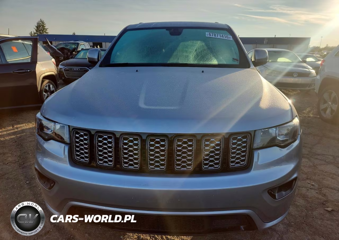 2017 Jeep Grand Cherokee Laredo VIN:1C4RJFAG3HC935669 - 5
