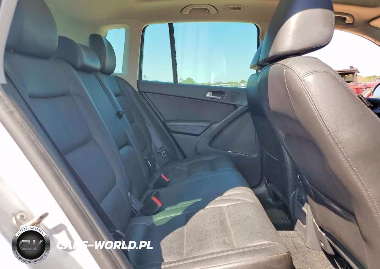 2017 Volkswagen Tiguan Sport VIN:WVGUV7AX4HK018357 - 11