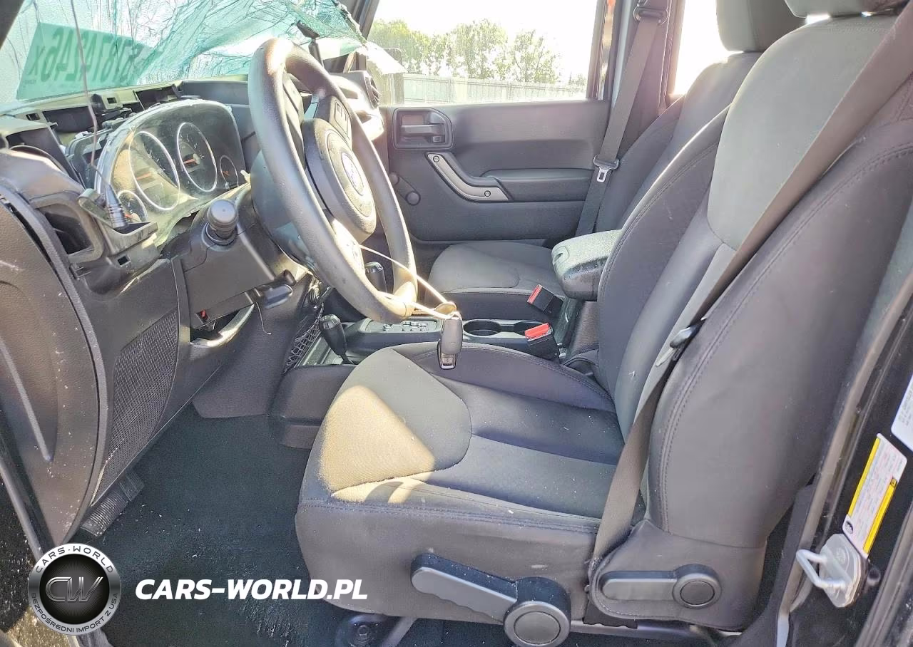 2014 Jeep Wrangler Unlimited Sport VIN:1C4BJWDG7EL217681 - 7