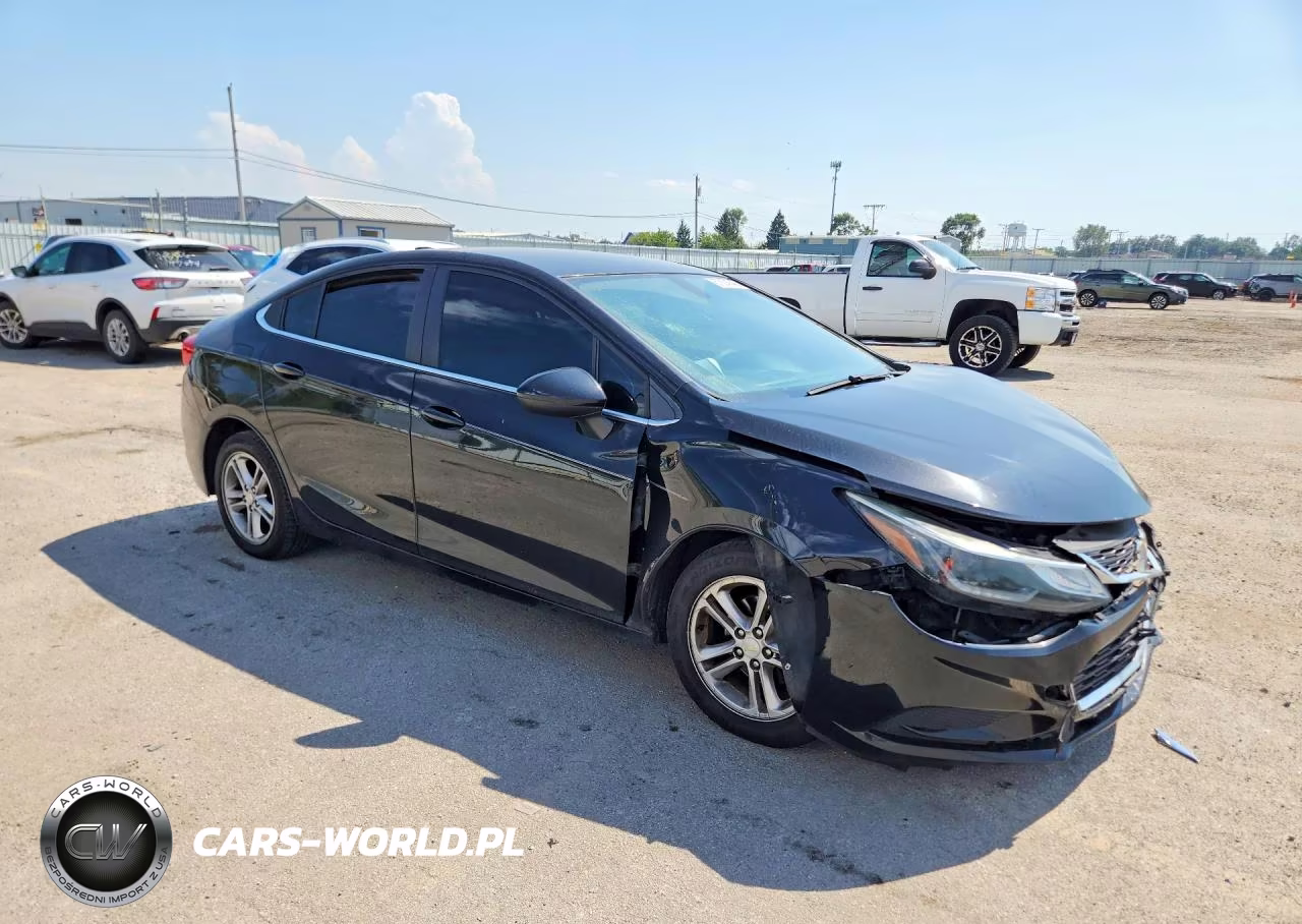 2018 Chevrolet Cruze Lt VIN:1G1BE5SM4J7157541 - 4