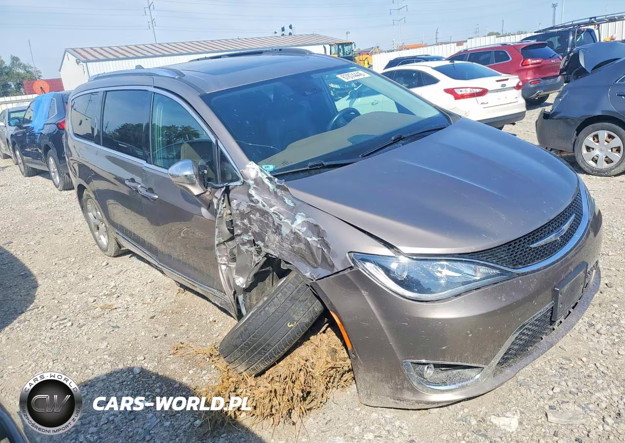 2017 Chrysler Pacifica Limited VIN:2C4RC1GG2HR579873 - 4