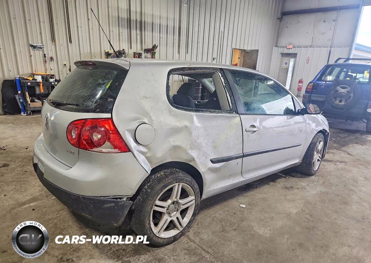 2008 Volkswagen Rabbit VIN:WVWAB71K28W162809 - 3