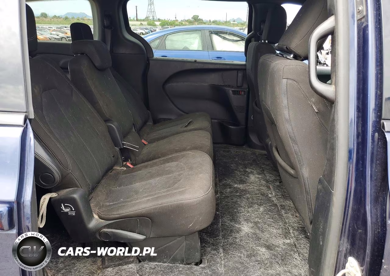 2020 Chrysler Pacifica Touring VIN:2C4RC1FG7LR241721 - 10