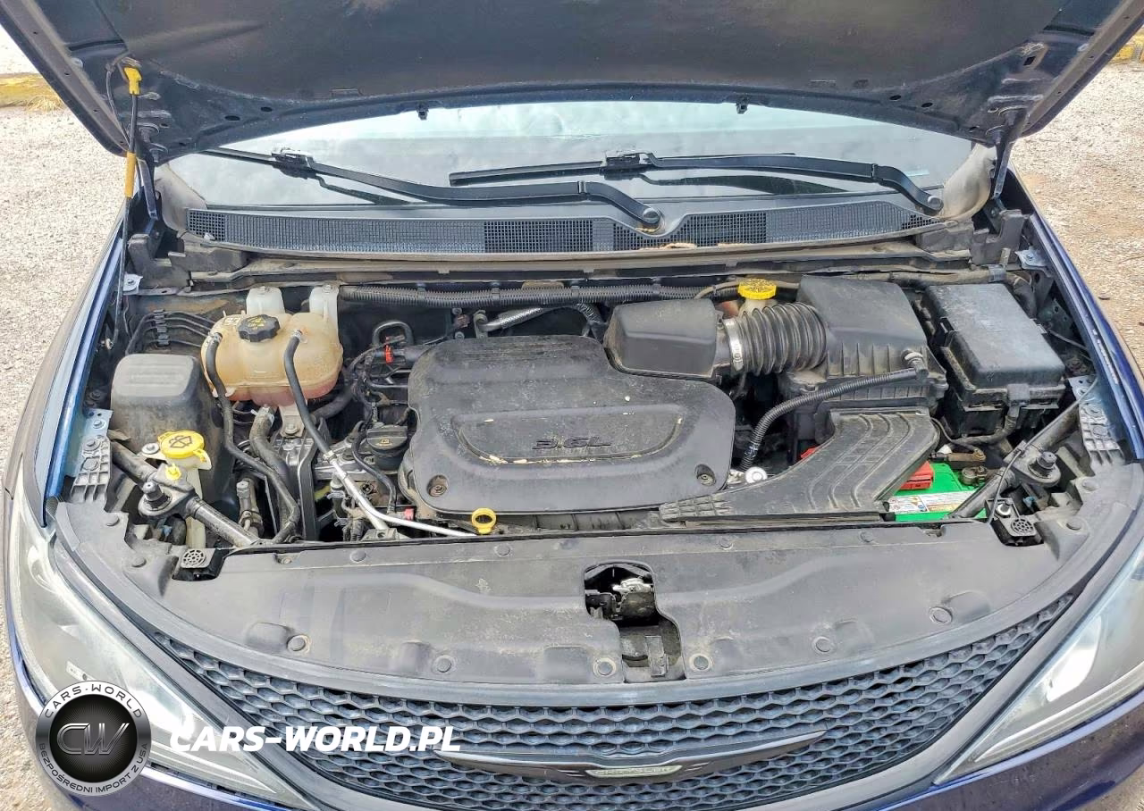 2020 Chrysler Pacifica Touring VIN:2C4RC1FG7LR241721 - 11