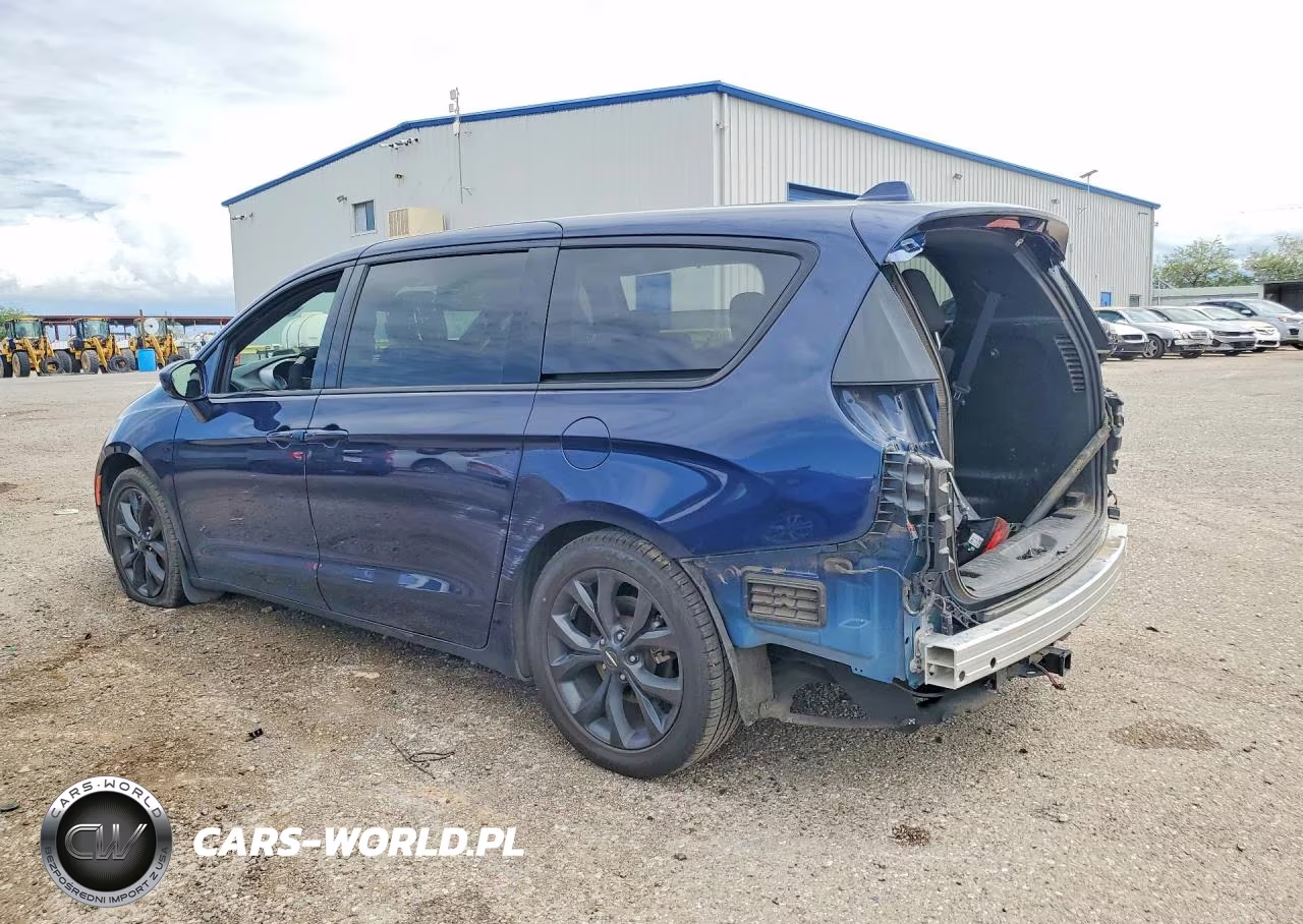 2020 Chrysler Pacifica Touring VIN:2C4RC1FG7LR241721 - 2