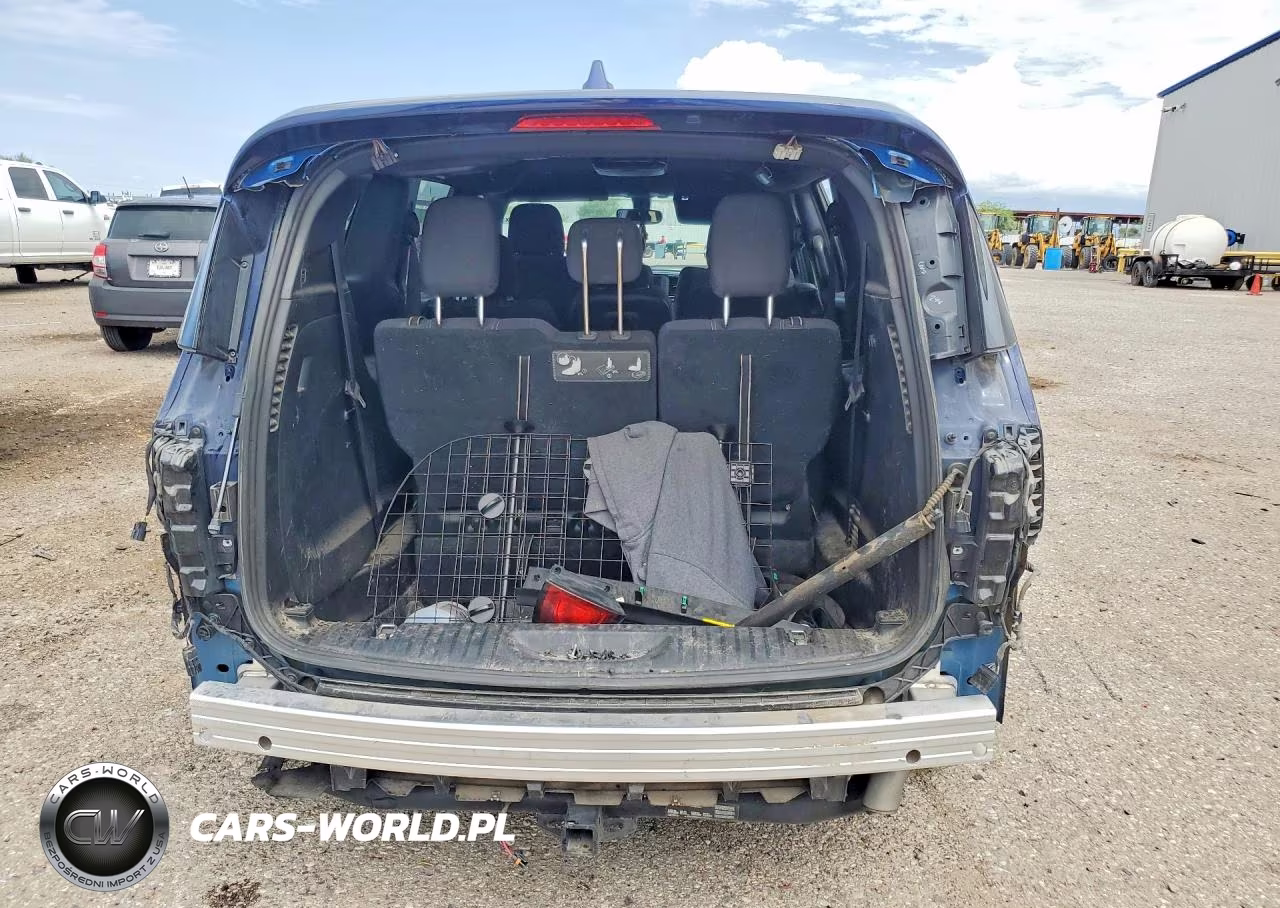 2020 Chrysler Pacifica Touring VIN:2C4RC1FG7LR241721 - 6