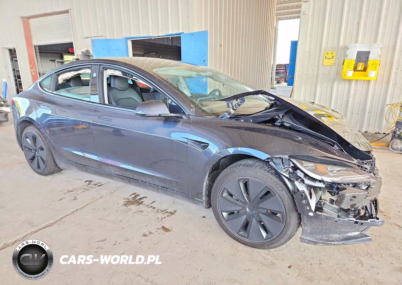 2025 Tesla Model 3 VIN:5YJ3E1EA8SF013671 - 4
