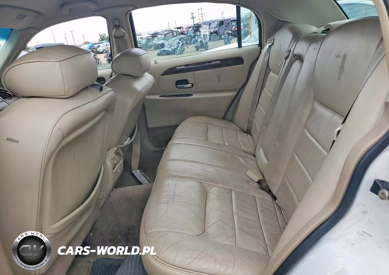 1999 Lincoln Town Car Executive VIN:1LNHM81W9XY700101 - 10