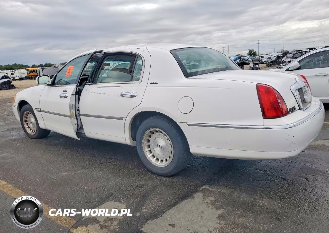 1999 Lincoln Town Car Executive VIN:1LNHM81W9XY700101 - 2