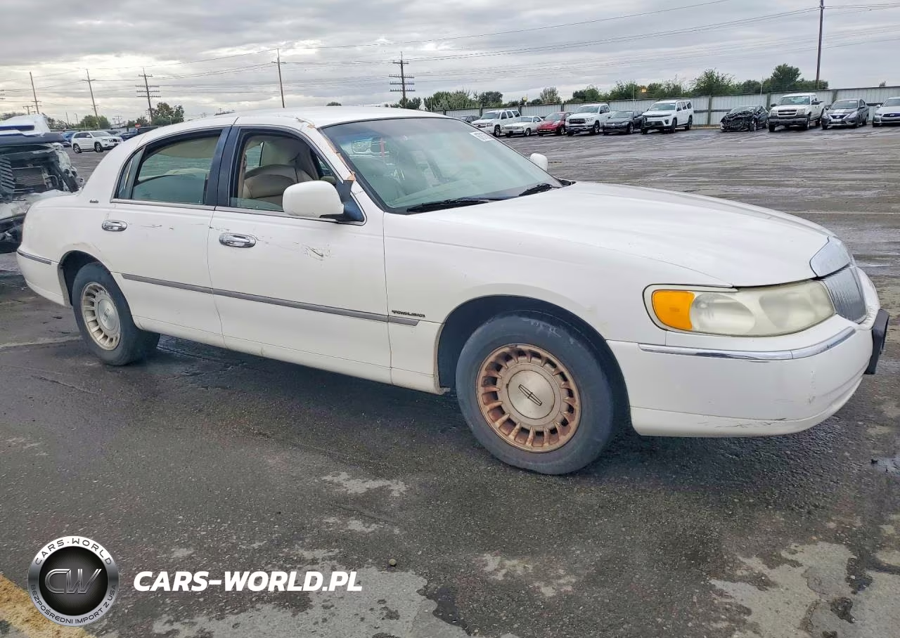 1999 Lincoln Town Car Executive VIN:1LNHM81W9XY700101 - 4