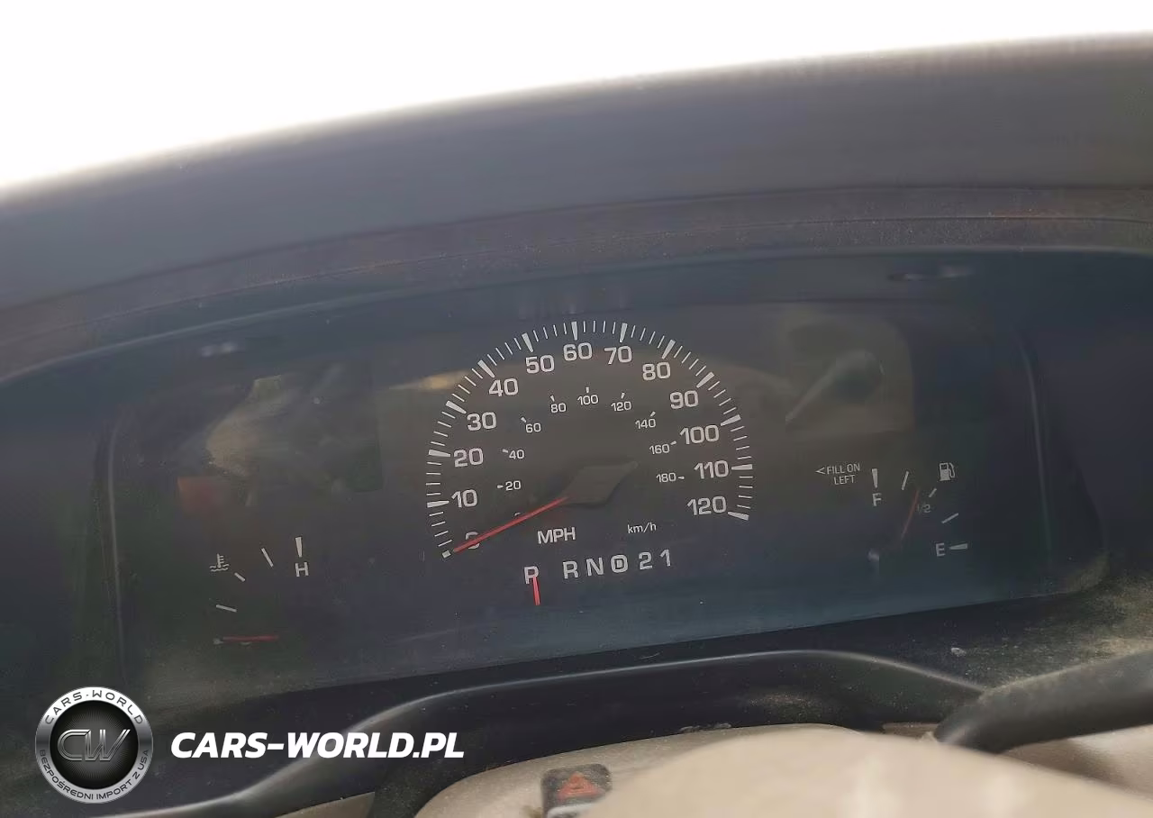 1999 Lincoln Town Car Executive VIN:1LNHM81W9XY700101 - 9
