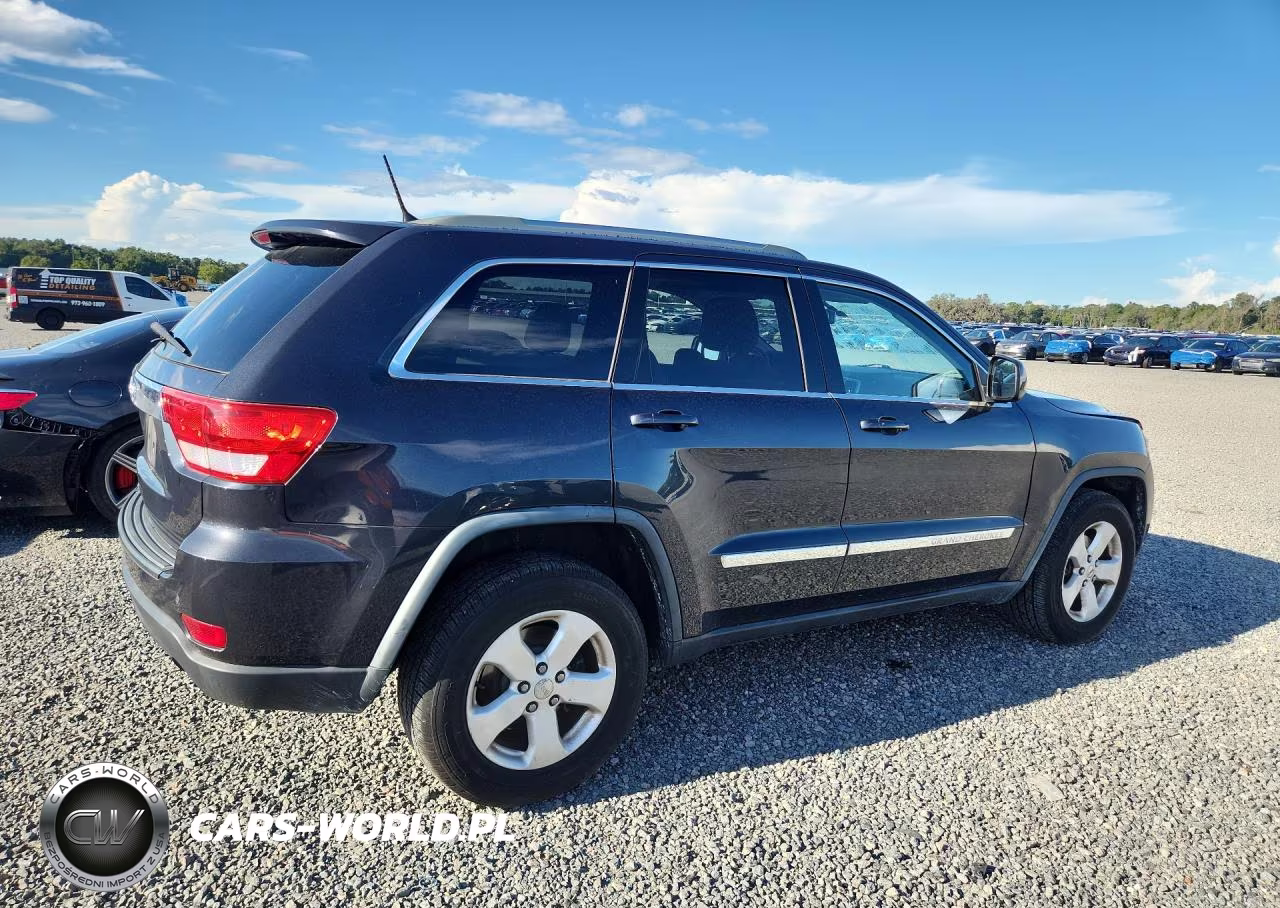 2012 Jeep Grand Cherokee Laredo VIN:1C4RJEAG3CC206347 - 3