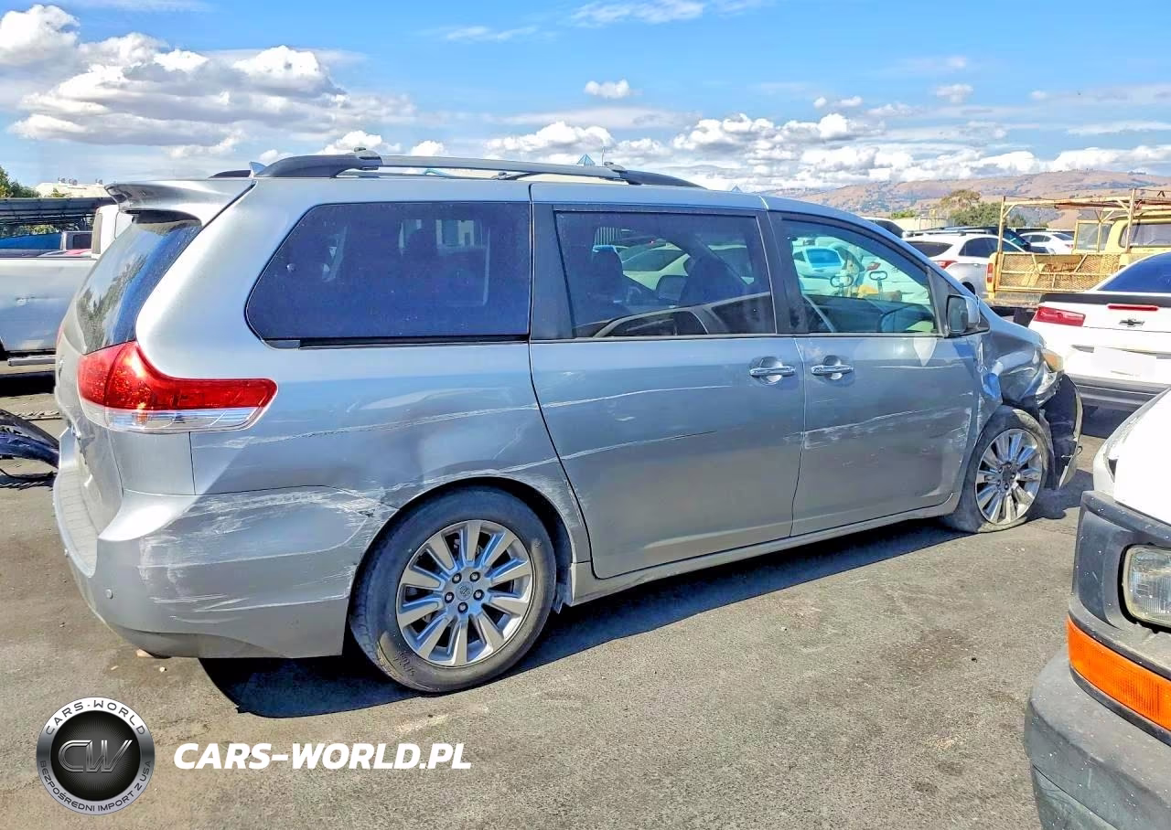 2011 Toyota Sienna Limited 7-Passenger VIN:5TDYK3DC7BS131090 - 3