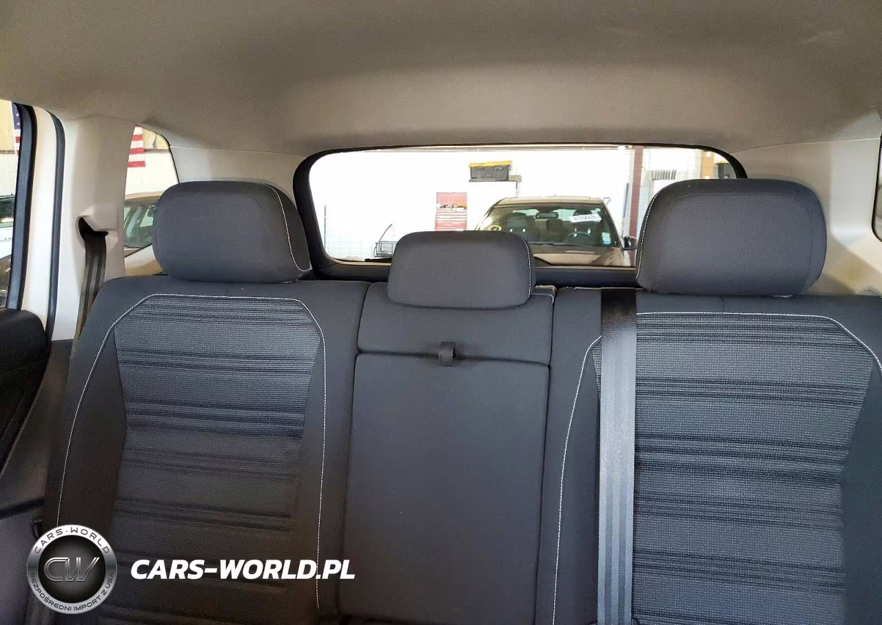 2016 Volkswagen Tiguan S VIN:3VVFB7AX3RM110125 - 10