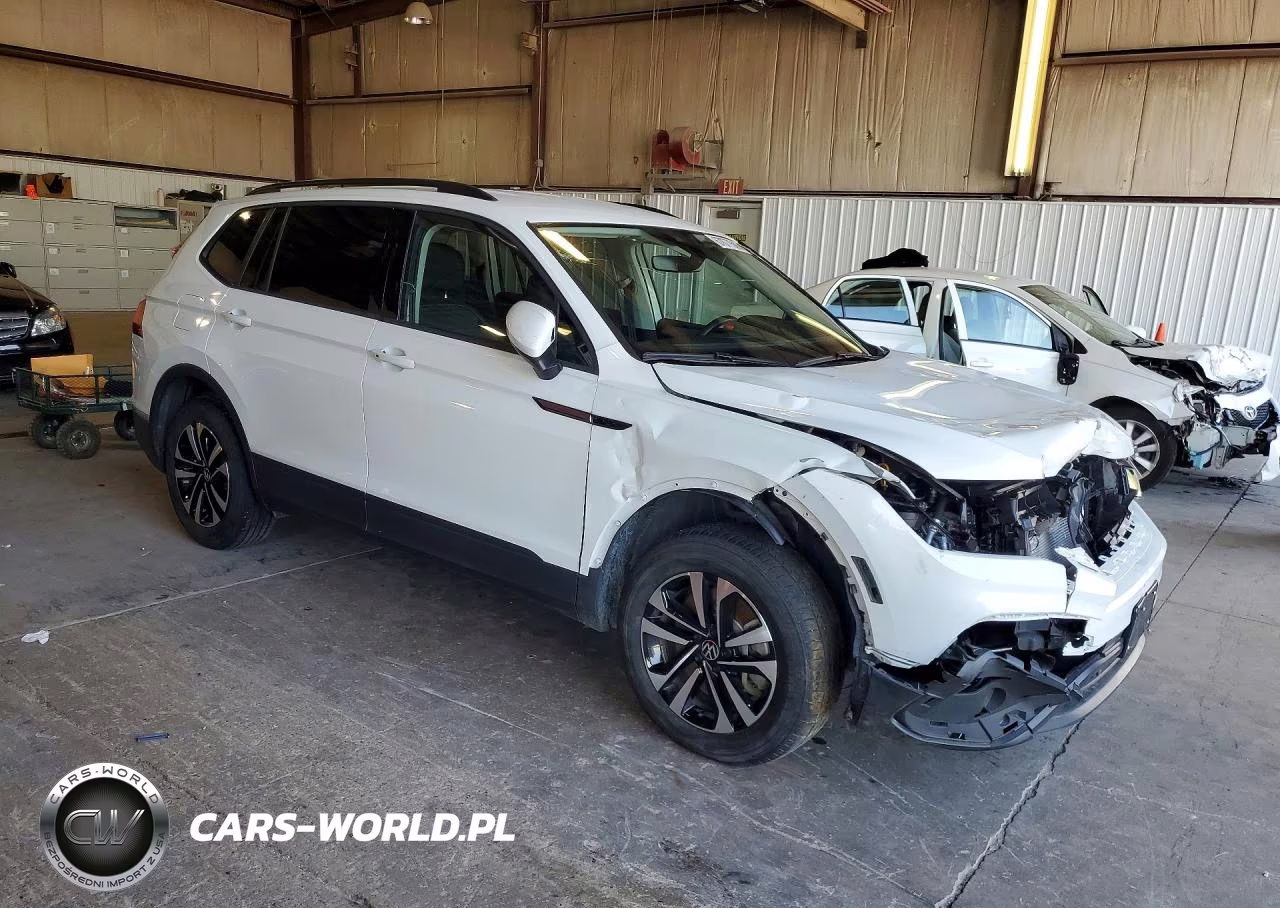 2016 Volkswagen Tiguan S VIN:3VVFB7AX3RM110125 - 4