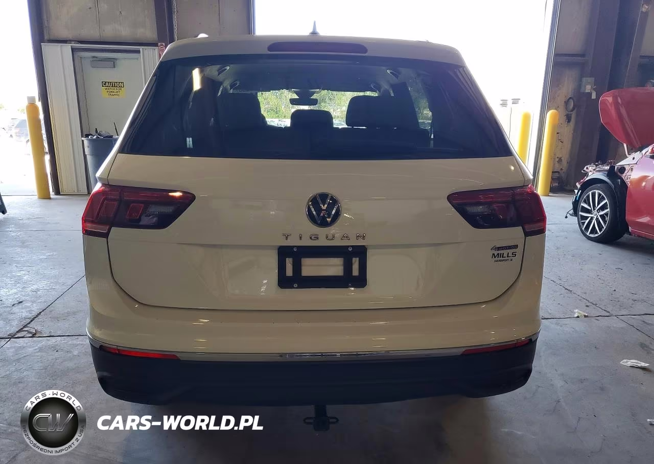 2016 Volkswagen Tiguan S VIN:3VVFB7AX3RM110125 - 6