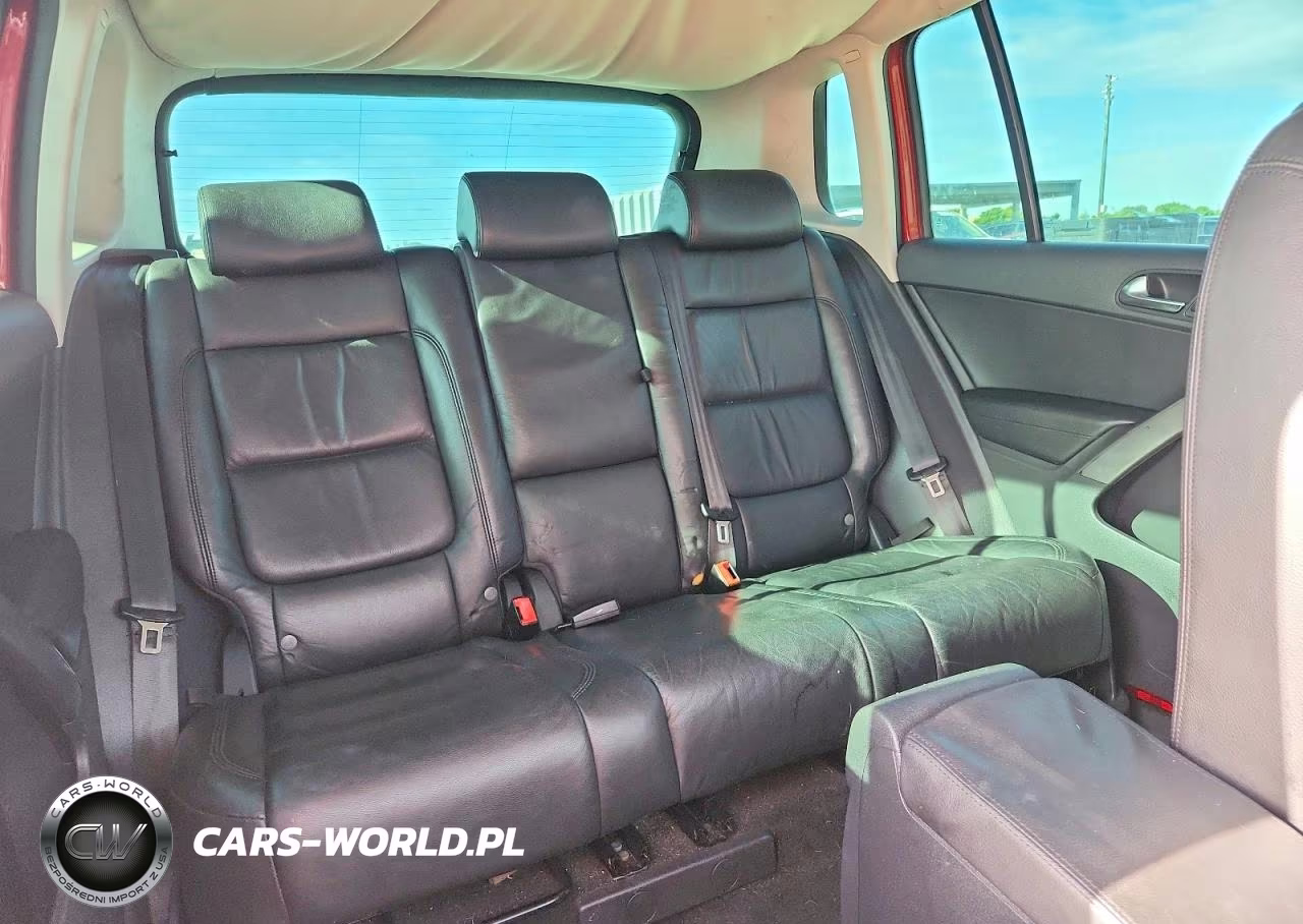 2010 Volkswagen Tiguan S VIN:WVGAV7AX4AW508802 - 10