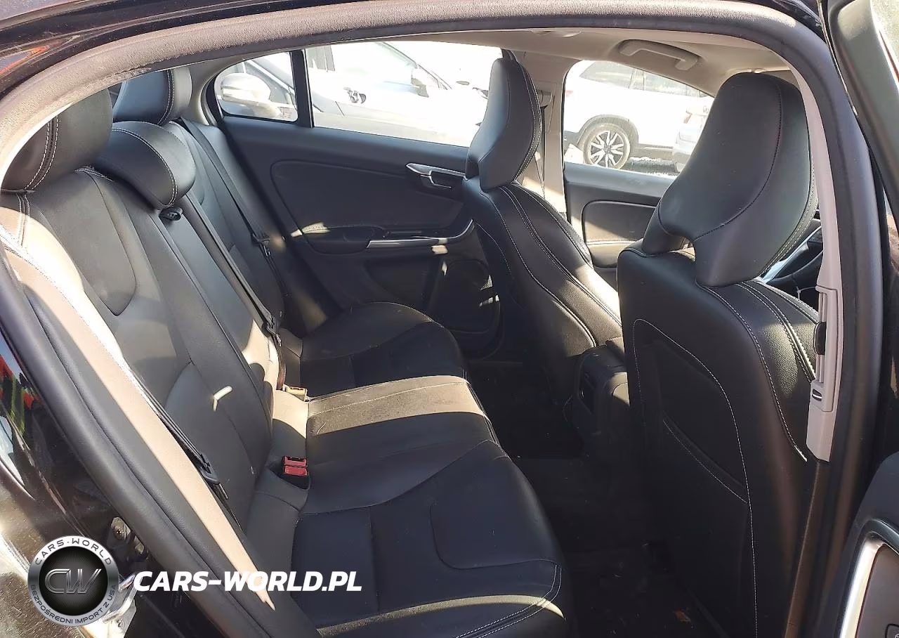 2017 Volvo S60 VIN:YV126MFL2H2437878 - 10