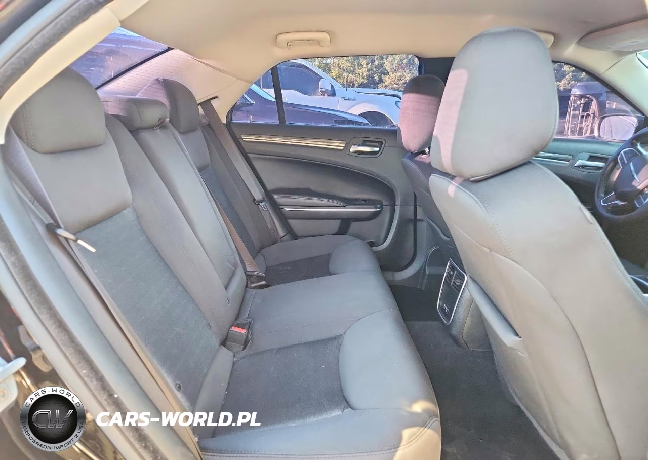 2020 Chrysler 300 Touring VIN:2C3CCAAG6LH250160 - 10