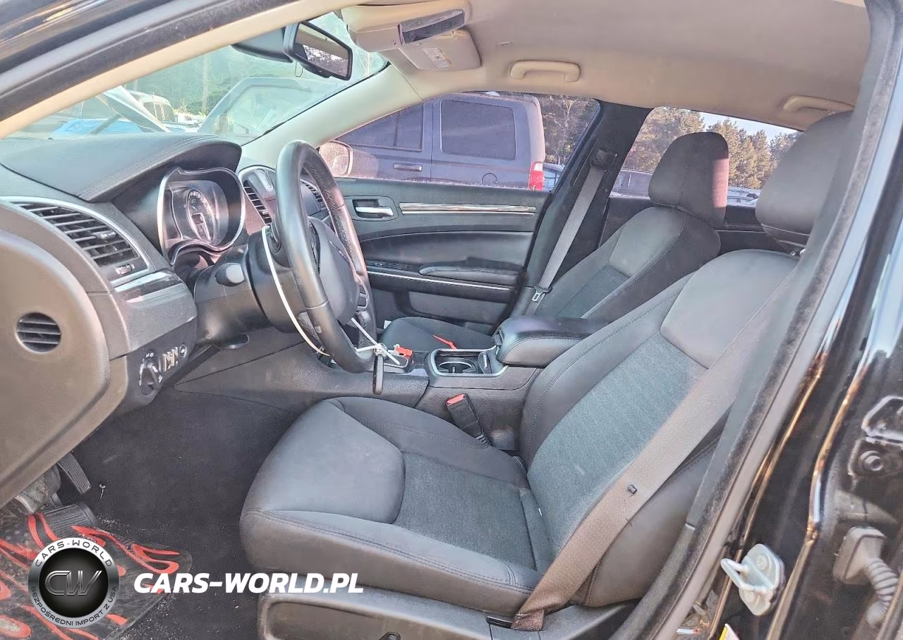 2020 Chrysler 300 Touring VIN:2C3CCAAG6LH250160 - 7
