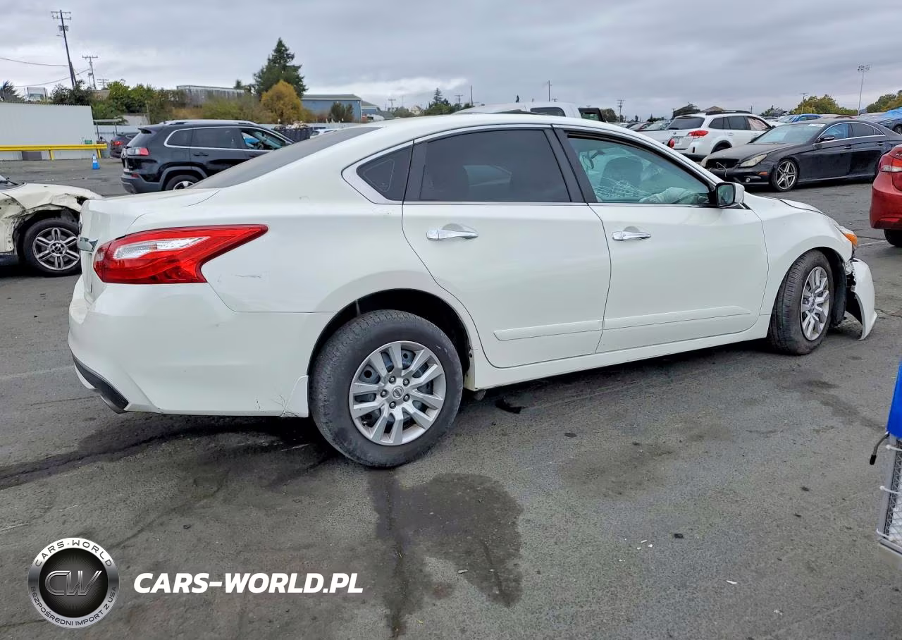 2017 Nissan Altima 2.5 S VIN:1N4AL3AP2HC125252 - 3