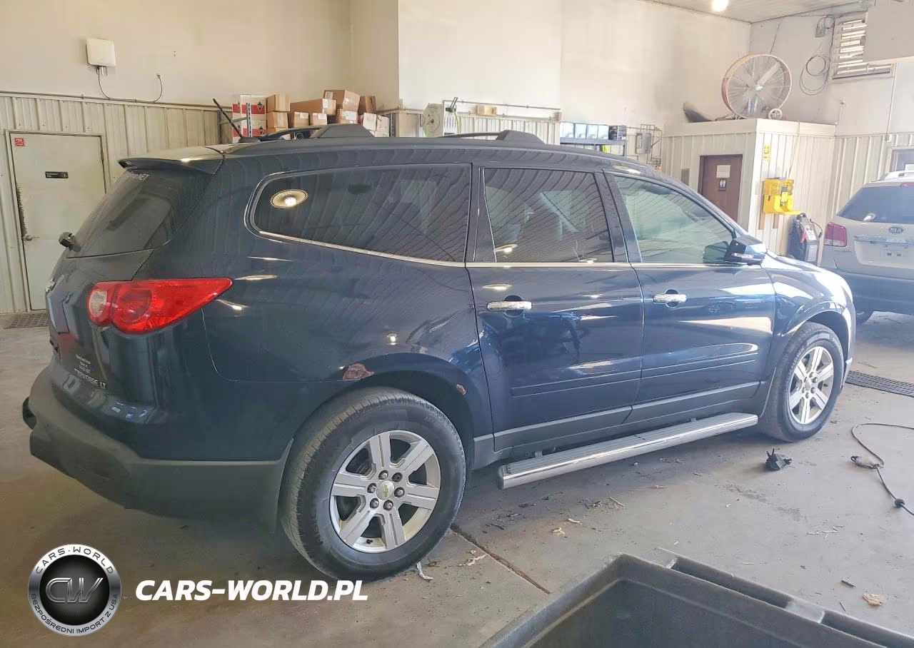 2018 Chevrolet Traverse Premier VIN:1GNKVJED8CJ246635 - 3