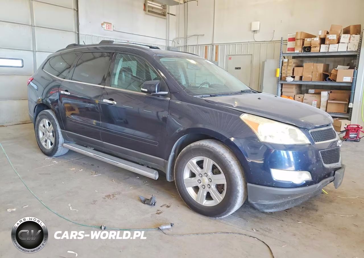2018 Chevrolet Traverse Premier VIN:1GNKVJED8CJ246635 - 4