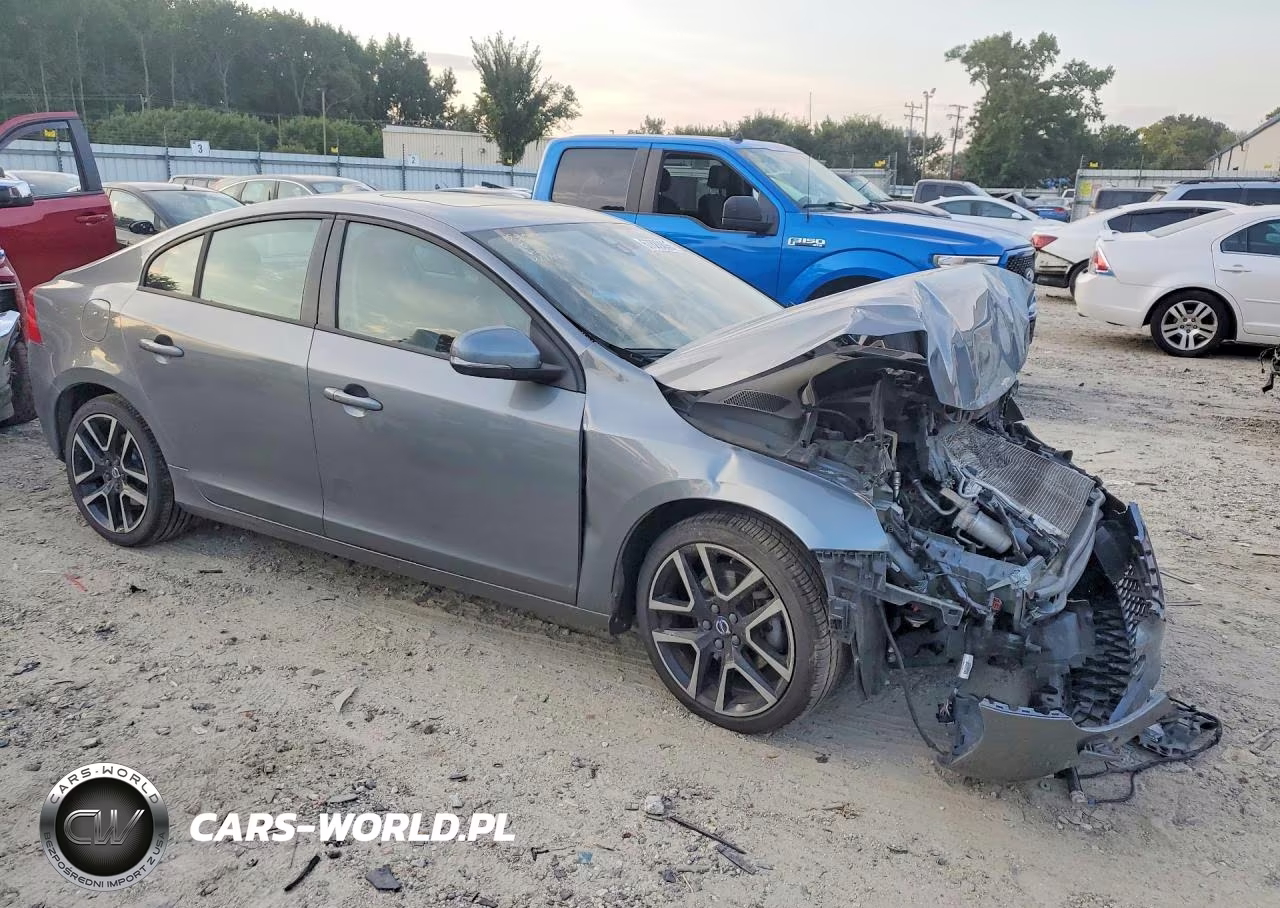 2017 Volvo S60 VIN:YV126MFL0H2438625 - 4