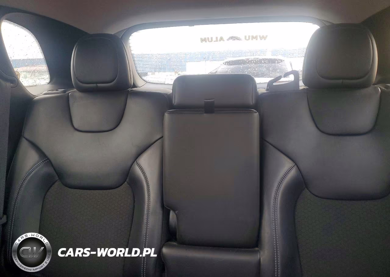 2020 Jeep Cherokee Latitude Plus VIN:1C4PJMLB0LD588706 - 10