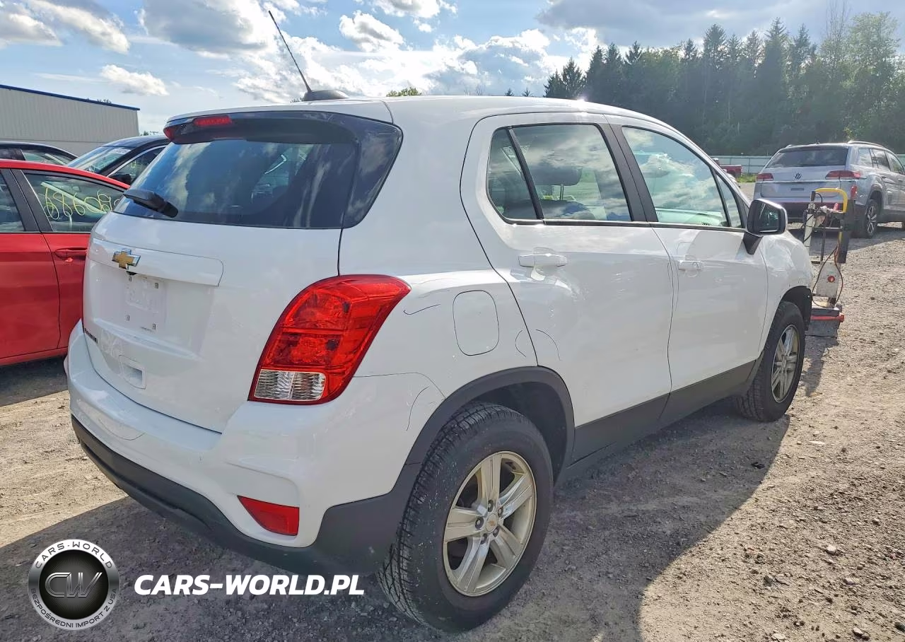 2018 Chevrolet Trax Ls VIN:KL7CJNSB8JB613458 - 3