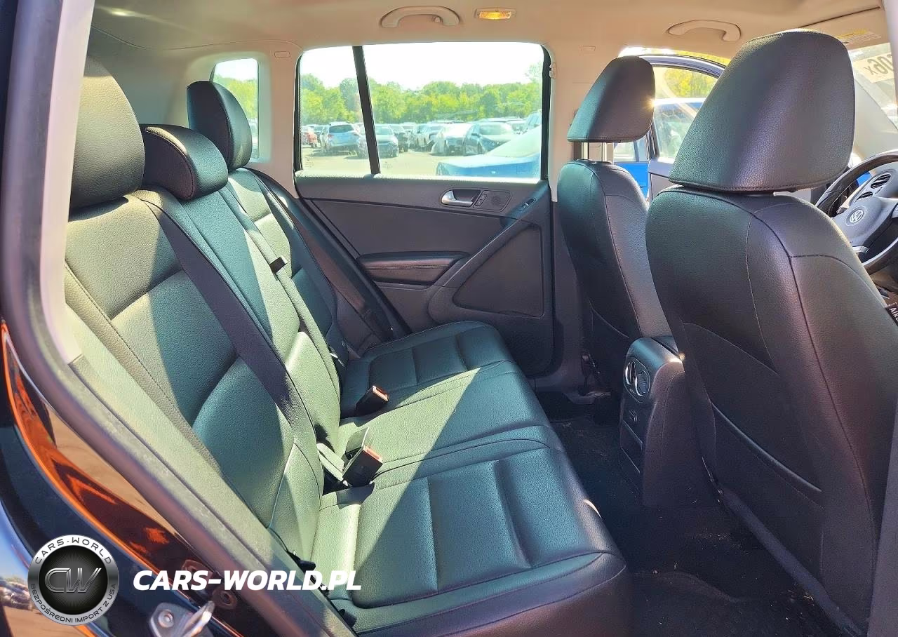 2017 Volkswagen Tiguan Wolfsburg VIN:WVGSV7AX3HK020981 - 10
