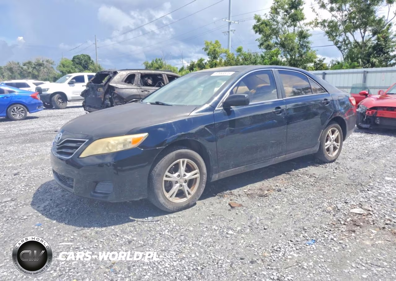 2010 Toyota Camry Le – zdjęcie 1 z 12