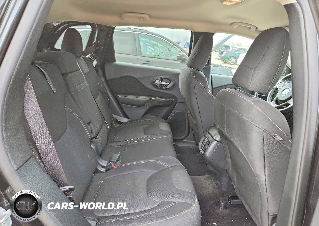 2016 Jeep Cherokee Latitude VIN:1C4PJMCS8GW338415 - 10