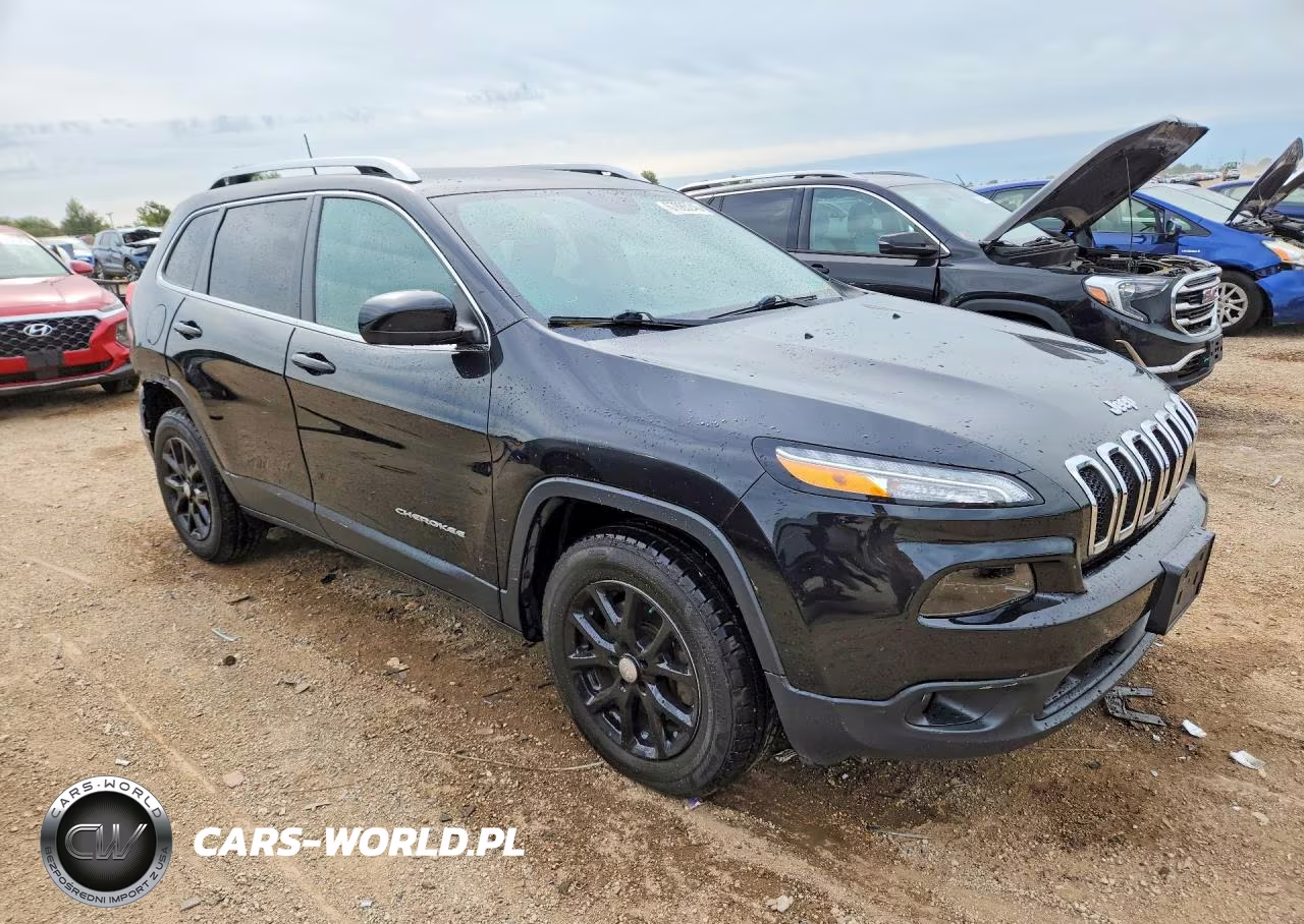 2016 Jeep Cherokee Latitude VIN:1C4PJMCS8GW338415 - 4