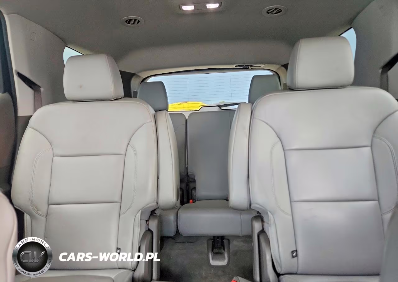 2019 Chevrolet Traverse Premier VIN:1GNERKKW3KJ187280 - 10