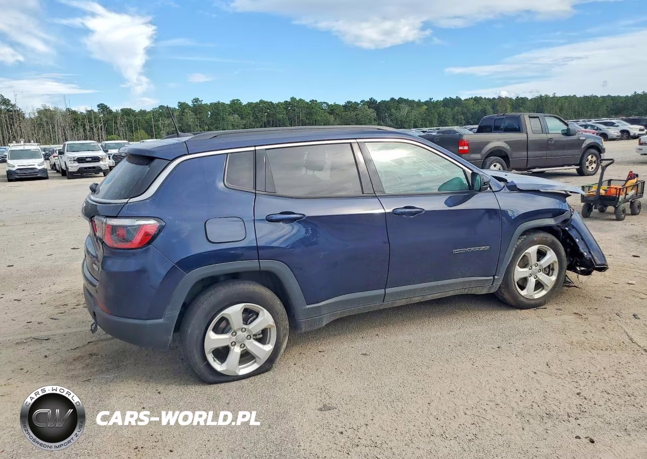 2019 Jeep Compass Latitude VIN:3C4NJCBB7KT685493 - 3
