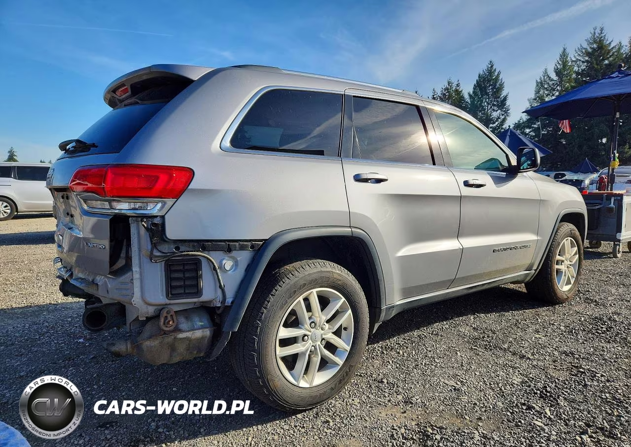2017 Jeep Grand Cherokee Laredo VIN:1C4RJFAG4HC882304 - 3