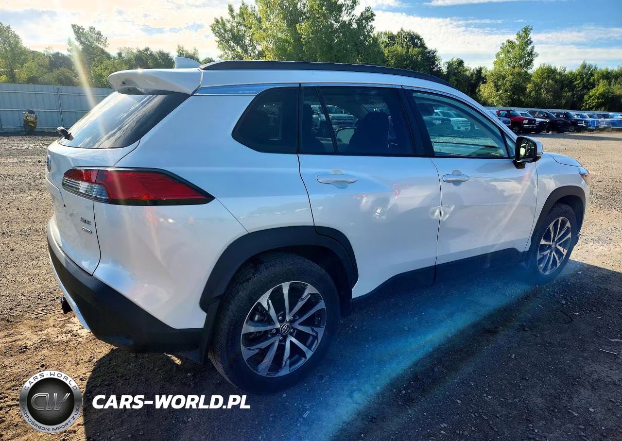 2023 Toyota Corolla Cross Xle VIN:7MUDAABG6PV066869 - 3